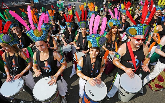 مصر اليوم - كرنفال نوتينغ هيل ينطلق بحضور مليون شخص في شوارع لندن