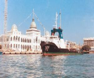   مصر اليوم - 53 سفينة تعبر قناة السويس الإثنين