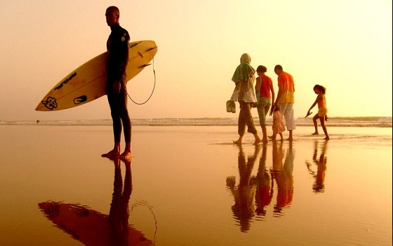   مصر اليوم - شاطئ أغادير المغربية يعاني أوضاعًا متدهور