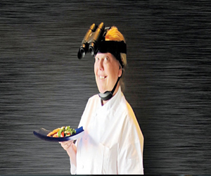 مصر اليوم - مطعم في ـدبي يقدم الوجبات في ظلام دامس دعمًا للمكفوفين