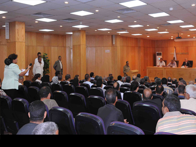   مصر اليوم - محافظ الأقصر يحل مشاكل المواطنين في لقاء مفتوح