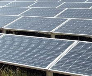 مصر اليوم - رياح قوية تخلف دمارًا في المحطة الحرارية الشمسية بعين بني مطهر