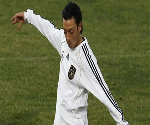   مصر اليوم - مسعود أوزيل: أريد البقاء مع الريال