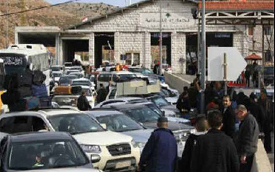   مصر اليوم - نقطة المصنع الحدودية اللبنانية - السورية تكتظ بمئات النازحين