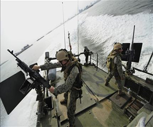   مصر اليوم - الحربية الأميركية لن تستخدم قناة السويس في ضرب سورية