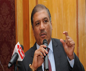   مصر اليوم - السادات يندد بالتهديدات الأميركية ضد سورية