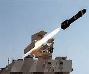   مصر اليوم - مقتل مُسلَّحِين داخل سيارة أطلقت الرصاص على كمين للجيش في سيناء