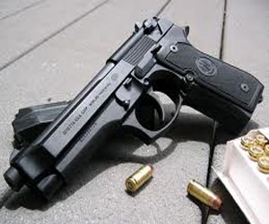   مصر اليوم - القبض على 3 أشخاص في الإسماعيلية معهم أسلحة نارية