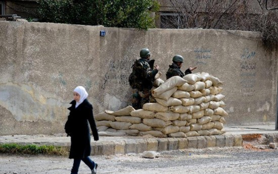   مصر اليوم - حظر تجول طوعي في دمشق والمواطنون يخزنون الطعام وطوابير على المخابز