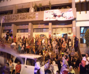   مصر اليوم - قتيل و15 مصابًا حصيلة الاشتباكات بين الأهالي والإخوان في الإسماعيلية