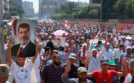   مصر اليوم - المئات من أنصار مرسي يشاركون في مسيرتين إلى ميدان الأربعين