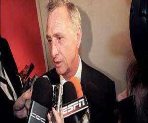   مصر اليوم - كرويف يجدد اتهامه لروسيل رئيس برشلونة باختلاس أمواله