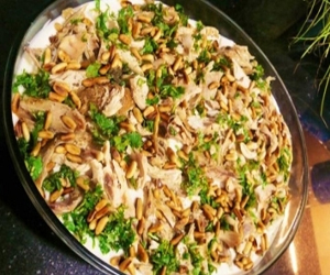   مصر اليوم - فتة الدجاج باللبن والثوم