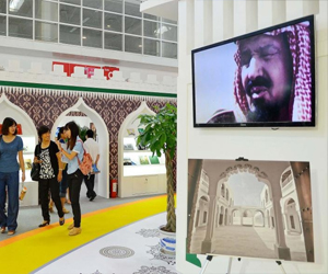   مصر اليوم - الدارة توزع فيلم  الملك عبدالعزيز لزوار جناح السعودية في معرض بكين للكتاب