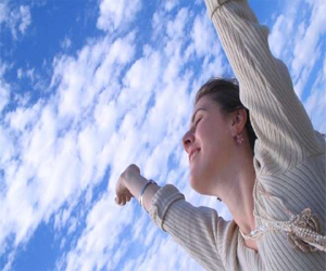   مصر اليوم - التفكير الإيجابي يحارب الاكتئاب والمرض ويطيل العمر