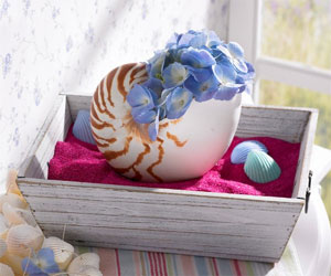   مصر اليوم - استخدم الزهور الزرقاء لخلق ديكور مستوحى من البحر