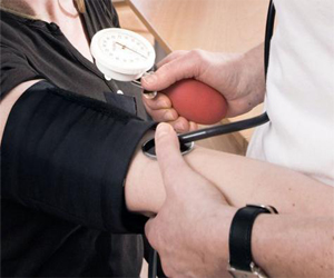  مصر اليوم - ضغط الدم الطبيعي يقلل خطر السكتة الدماغية بـ60%