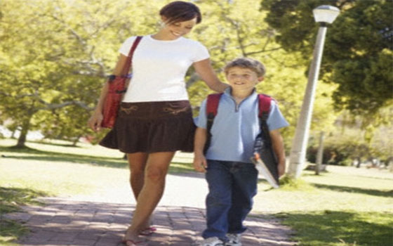 مصر اليوم - البريطانيات يُقبلْن على عمليات التجميل ليظهرن بشكل أفضل في مدارس أطفالهن