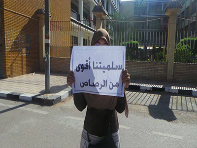   مصر اليوم - سلسلة بشرية لمؤيدي مرسي في الدقهلية