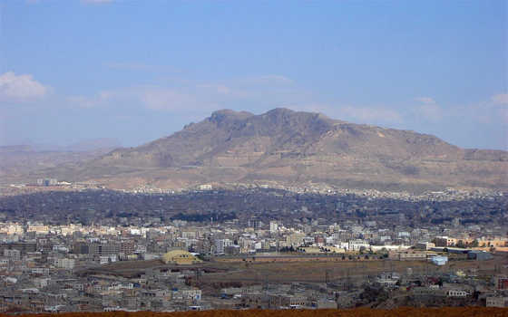   مصر اليوم - الدفاع اليمنية تسلم موقعًا عسكريًا مطلاً على العاصمة لقوات المارينز