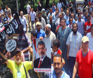 مصر اليوم - مسيرة لأنصار المعزول مرسي في شارع الجيش في السويس