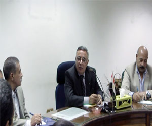   مصر اليوم - محافظ سوهاج يبحث مشكلات قطاع الصناعة في حي الكوثر