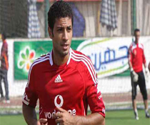   مصر اليوم - الإصابة تهدد بغياب شريف عبد الفضيل عن القمة الإفريقية