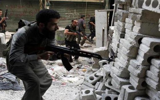   مصر اليوم - الحر يسيطر على محيط قلعة حلب وسط استمرار انقطاع الاتصالات عن المدينة