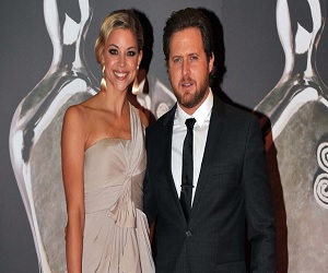 مصر اليوم - الممثل الأميركي آي جاي باكلي وخطيبته ينتظران ولادة طفلتيهما