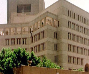   مصر اليوم - أنصار سورية يعتصمون أمام السفارة الأميركية في بيروت