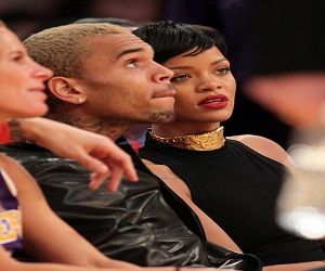 مصر اليوم - النجمة العالمية ريهانا تلفت نظر حبيبها كريس براون