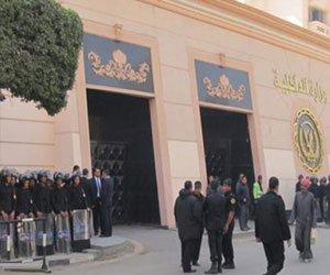   مصر اليوم - تكثيف الإجراءات الأمنية في محيط وزارة الداخلية ومجالس الشعب والشورى والوزراء