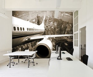 مصر اليوم - الجداريات الكبيرة على الحوائط تضيف أبعادًا جديدة للغرفة