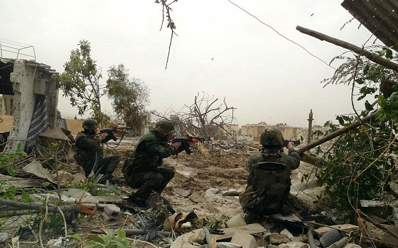   مصر اليوم - 111 قتيلا السبت والعنقوديـة تسقـط على الـرقة واشتبـاكات في حلب ودرعا