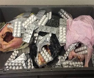   مصر اليوم - ضبط سفرجي في رأس غارب بحوزته أقراص مخدرة