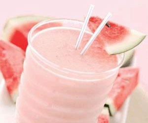   مصر اليوم - شراب البطيخ بالحليب