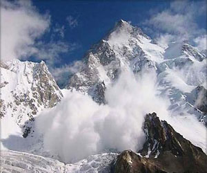 مصر اليوم - الرادار يكشف وجود شق بين جبلين في الكتلة الثلجية فى جروندلاند