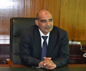   مصر اليوم - محافظ الفيوم يناقش سبل الارتقاء بمنظومة النظافة والسياحة