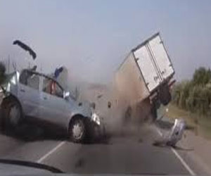   مصر اليوم - مقتل 5 جزائريين وجرح 8 آخرين إثر حادثة مرورية غرب تونس