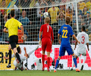   مصر اليوم - مشاجرة بين الإنكليز والأوكرانيين قبل مباراة المنتخبين الثلاثاء