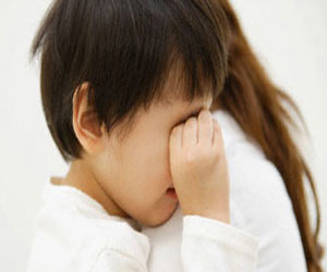 مصر اليوم - السخرية من خجل الطفل يدفعه للانطواء