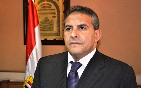   مصر اليوم - أبو زيد وزير الرياضة المصري يؤازر منتخب الفراعنة أمام غينيا