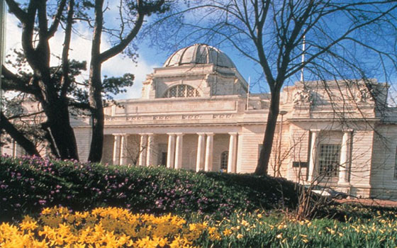 مصر اليوم - متحف كارديف استكشاف تاريخي لأصول البشرية منذ نشأتها