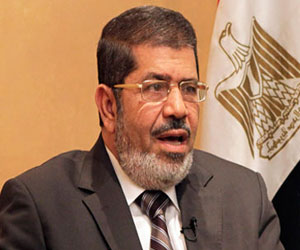   مصر اليوم - الإداري يحيل إسقاط الجنسية المصرية عن مرسي إلى هيئة المفوضين