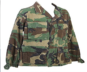   مصر اليوم - حبس صاحب مصنع ملابس لتصنيعه زيًا عسكريًا