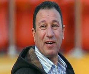   مصر اليوم - الخطيب يحتوي غضب لاعبي الأهلي ويؤازرهم قبل القمة الأفريقية