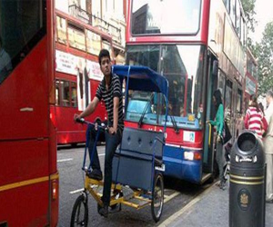   مصر اليوم - التوك توك يملأ شوارع لندن ويسرق خدمات البلاك كاب