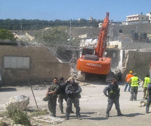   مصر اليوم - جرافات الاحتلال تهدم مساكن ومنشآت فلسطينية بذريعة عدم الترخيص