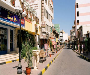   مصر اليوم - الغردقة تستضيف خبيرًا فرنسيًا لإطلاعه على الموقف الأمني