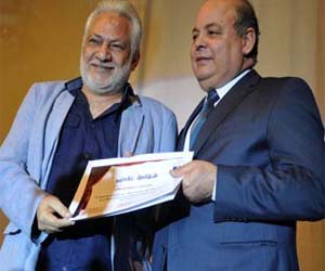   مصر اليوم - وزير الثقافة يكرم عددًا من المثقفين في عرض عاشقين ترابك